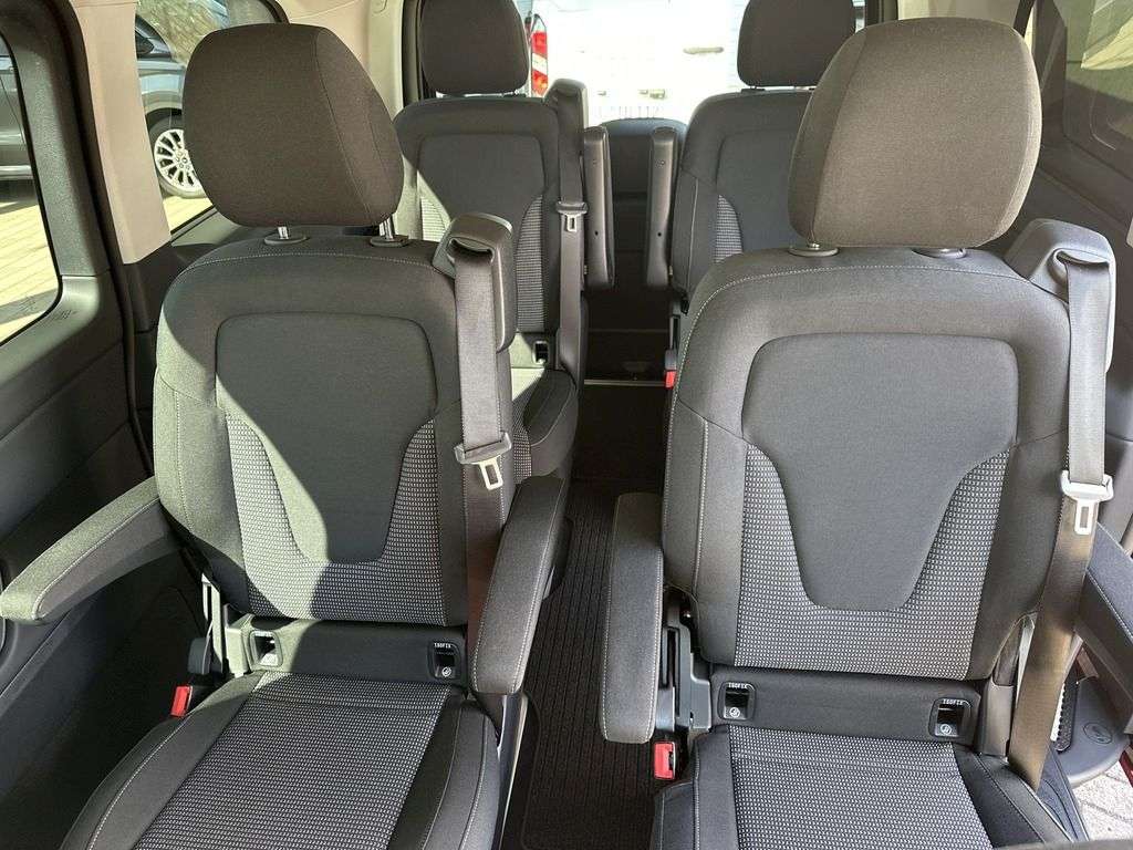 Mercedes-Benz V 220
