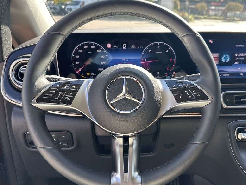 Mercedes-Benz V 220