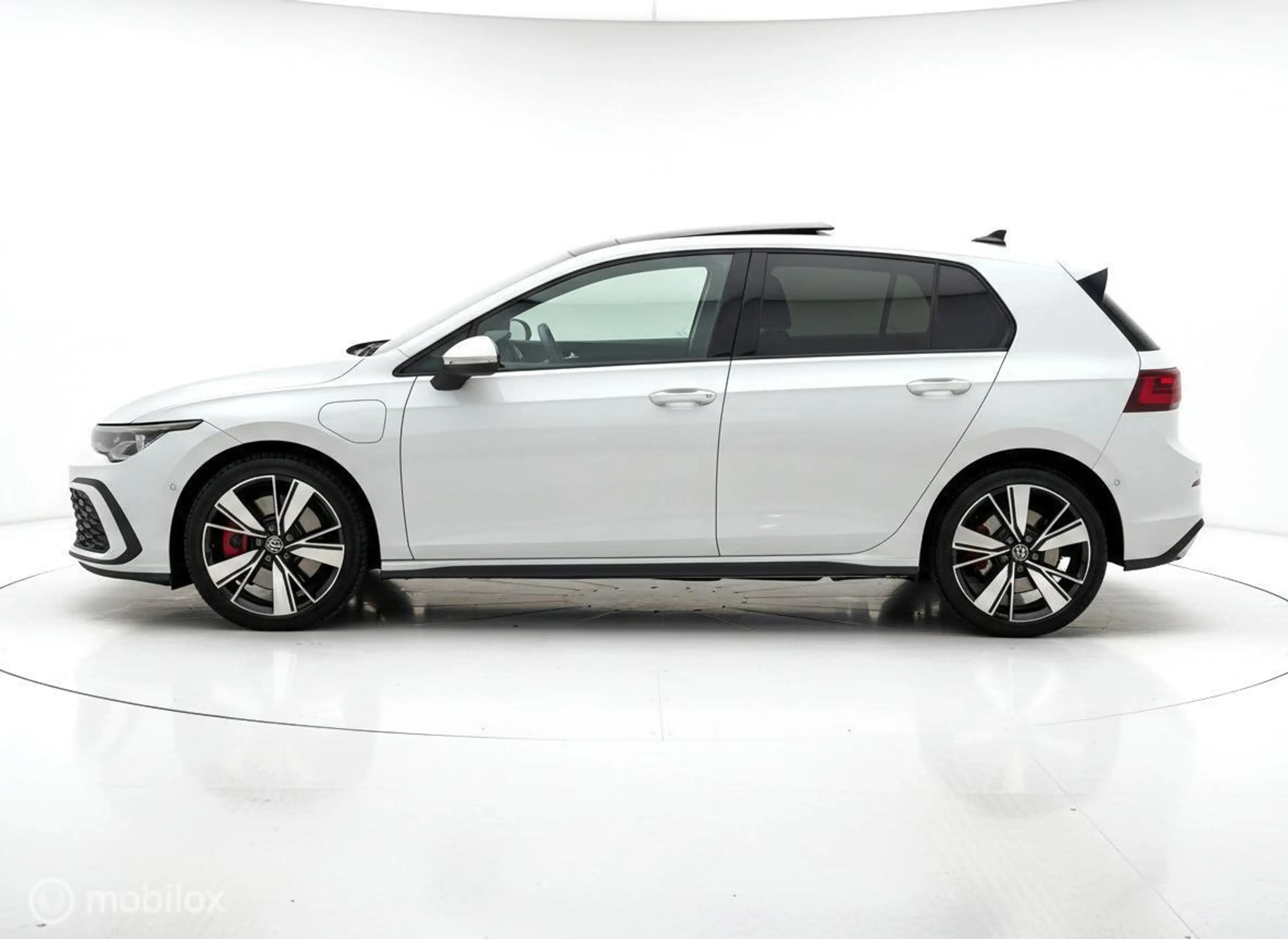 Volkswagen Golf GTE 1.4 eHybrid PANO|IQLIGHT|HUD|CAMERA| — photo 6