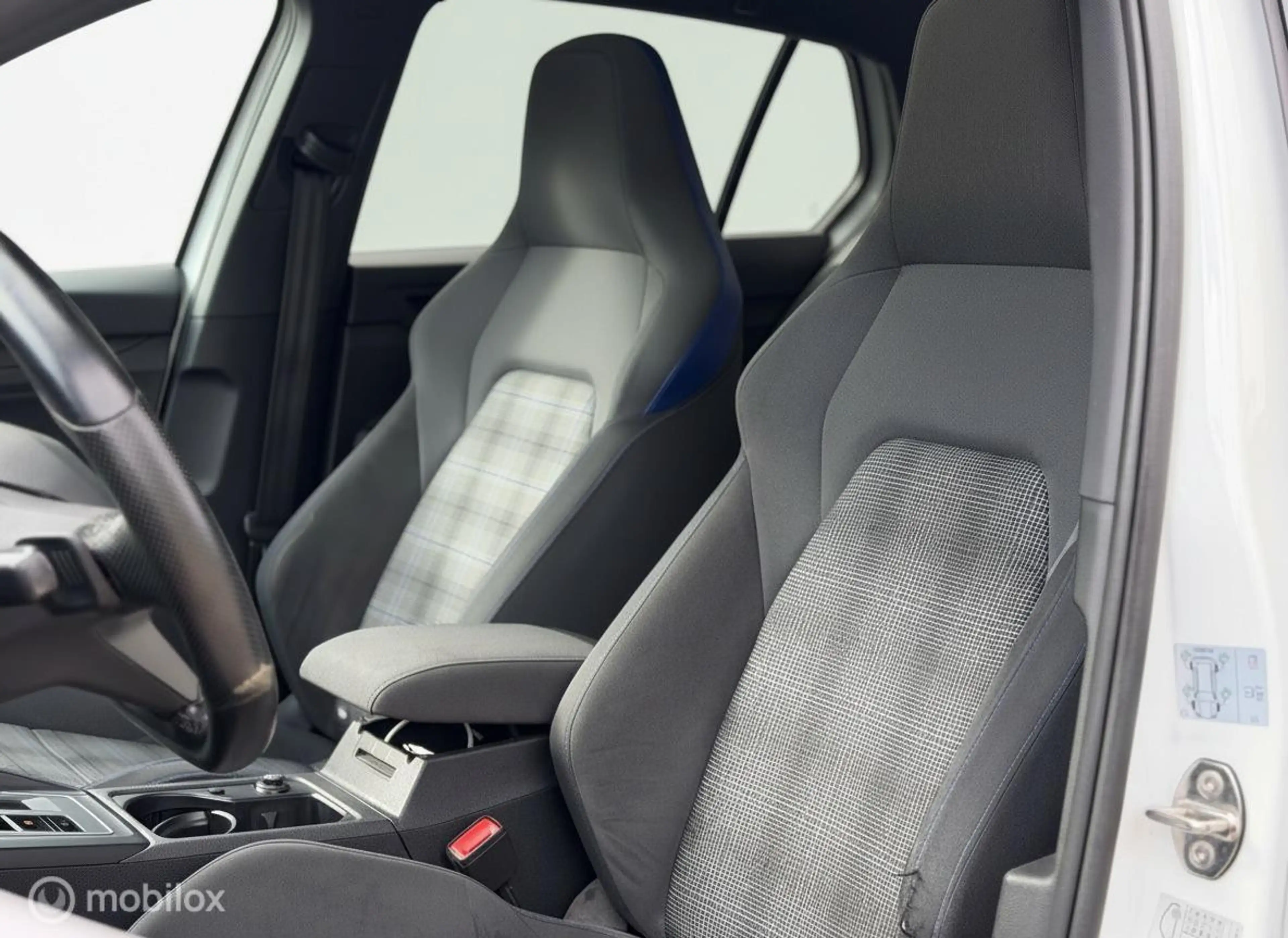 Volkswagen Golf GTE 1.4 eHybrid PANO|IQLIGHT|HUD|CAMERA| — photo 12