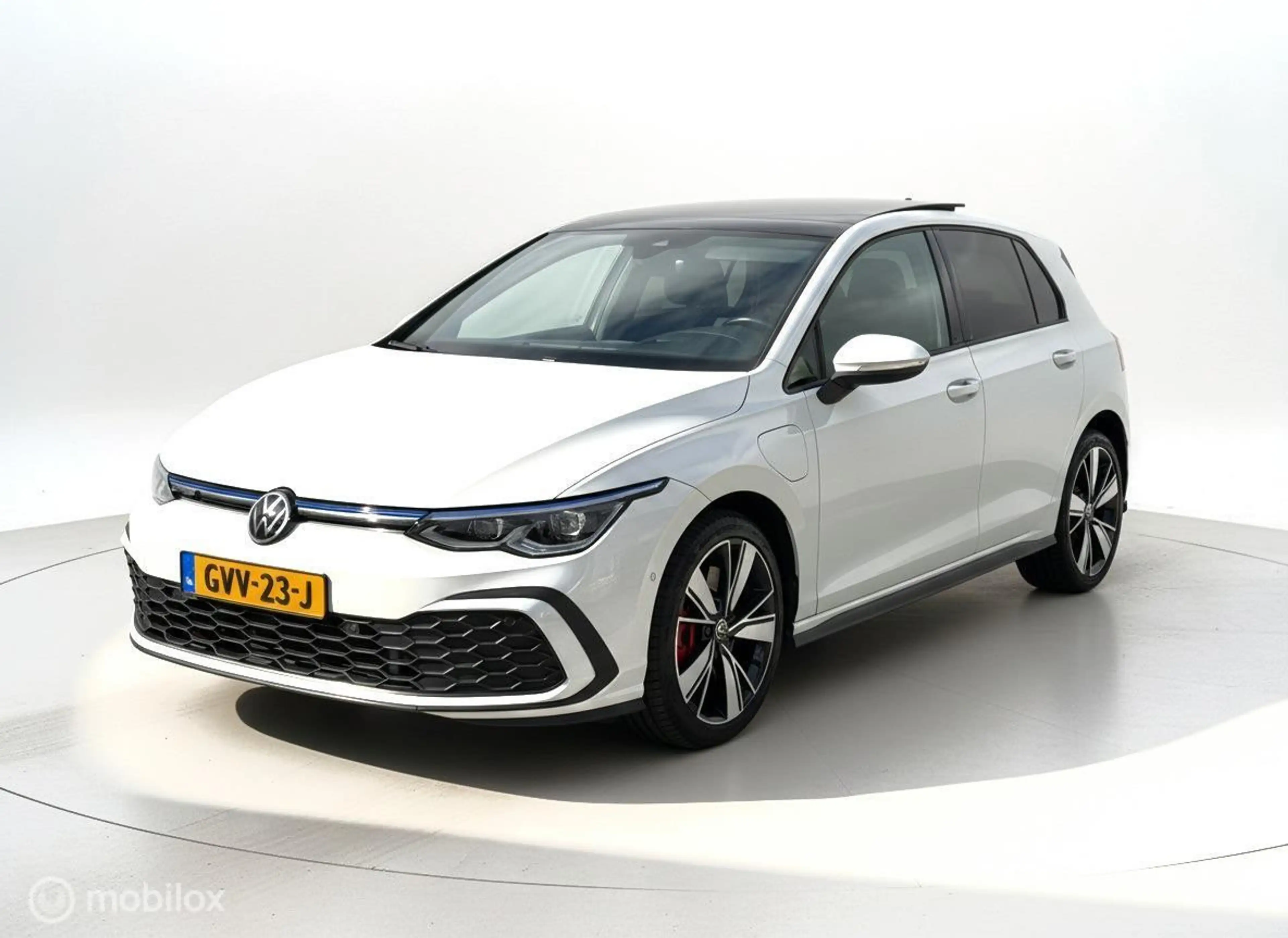 Volkswagen Golf GTE 1.4 eHybrid PANO|IQLIGHT|HUD|CAMERA| — photo 2