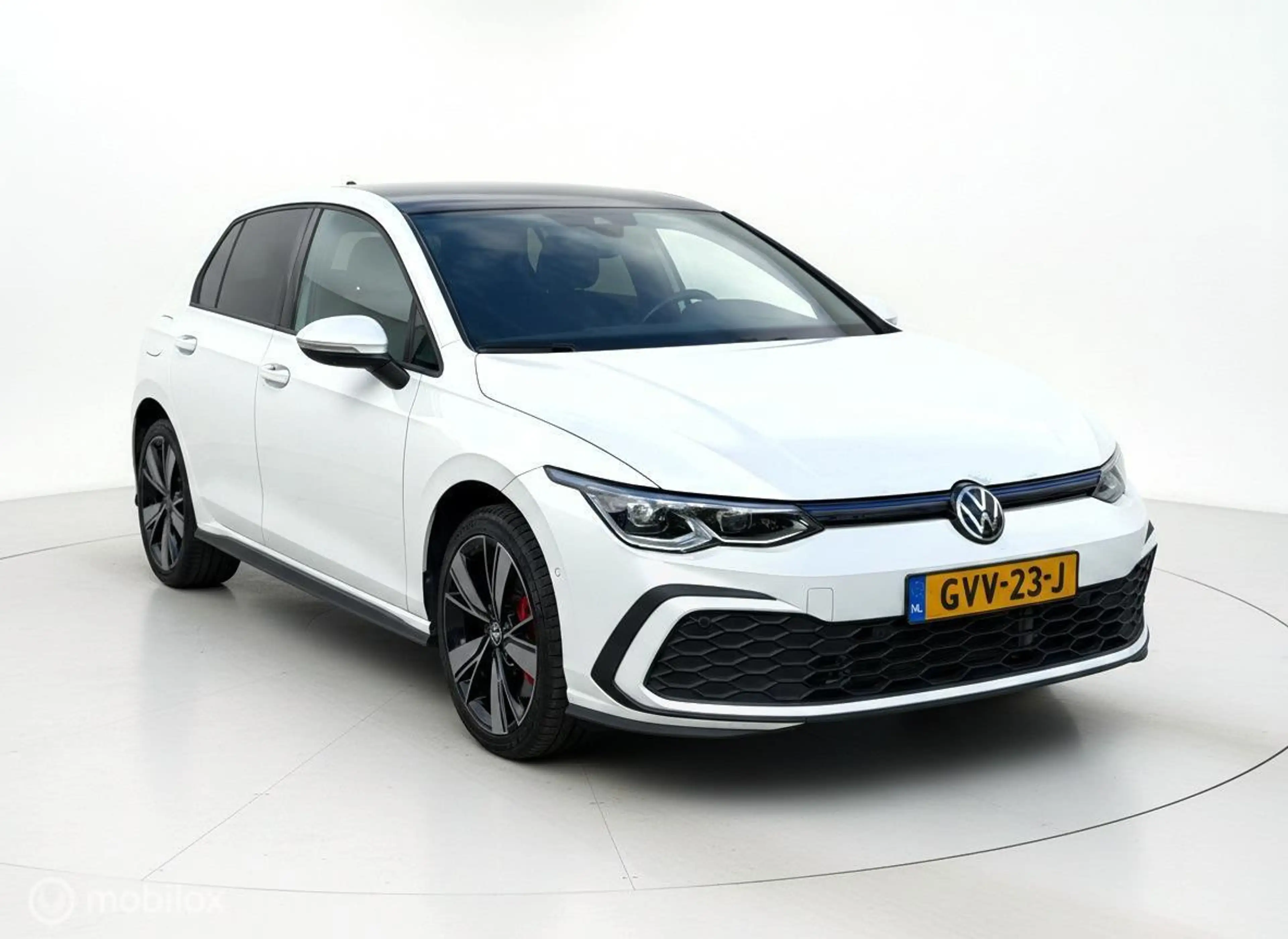 Volkswagen Golf GTE 1.4 eHybrid PANO|IQLIGHT|HUD|CAMERA| — photo 4