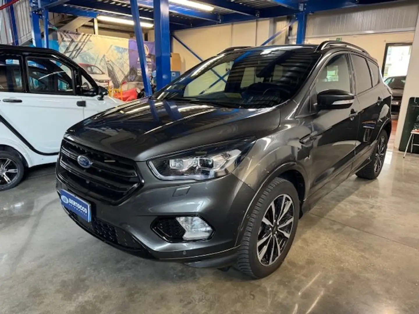 Ford Kuga 1.5 ecoboost ST-Line s Gris - 1