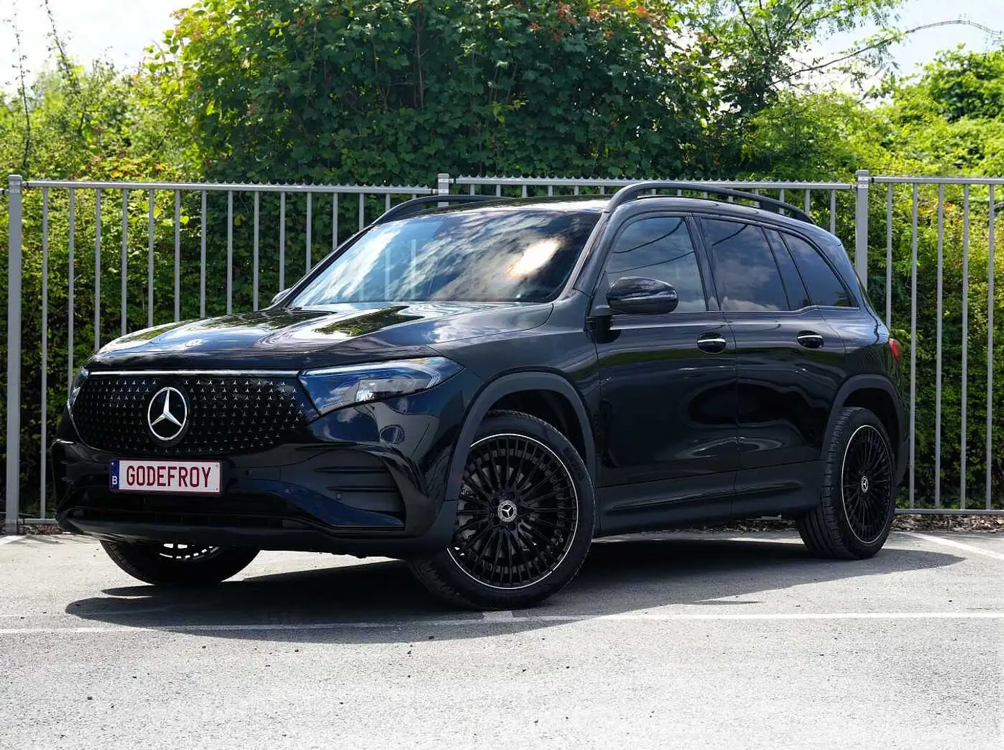 Mercedes-Benz EQB 300 4MATIC Nightpack / Augm. reality / advanced sound Negru - 2