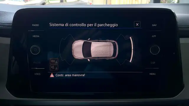 Volkswagen T-Roc view 13