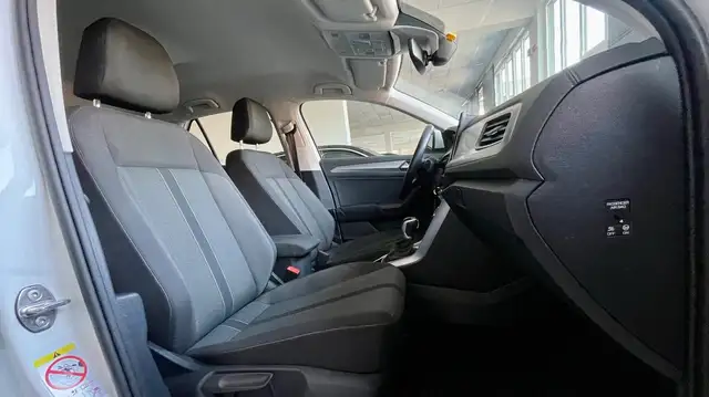 Volkswagen T-Roc view 12