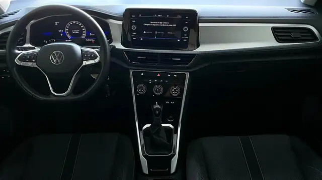 Volkswagen T-Roc view 8