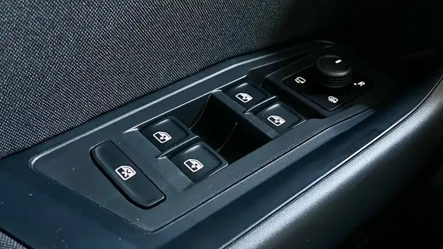 Volkswagen T-Roc view 15