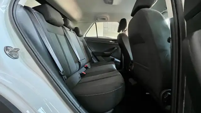 Volkswagen T-Roc view 11
