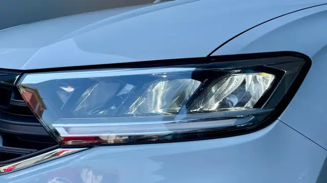 Volkswagen T-Roc view 4