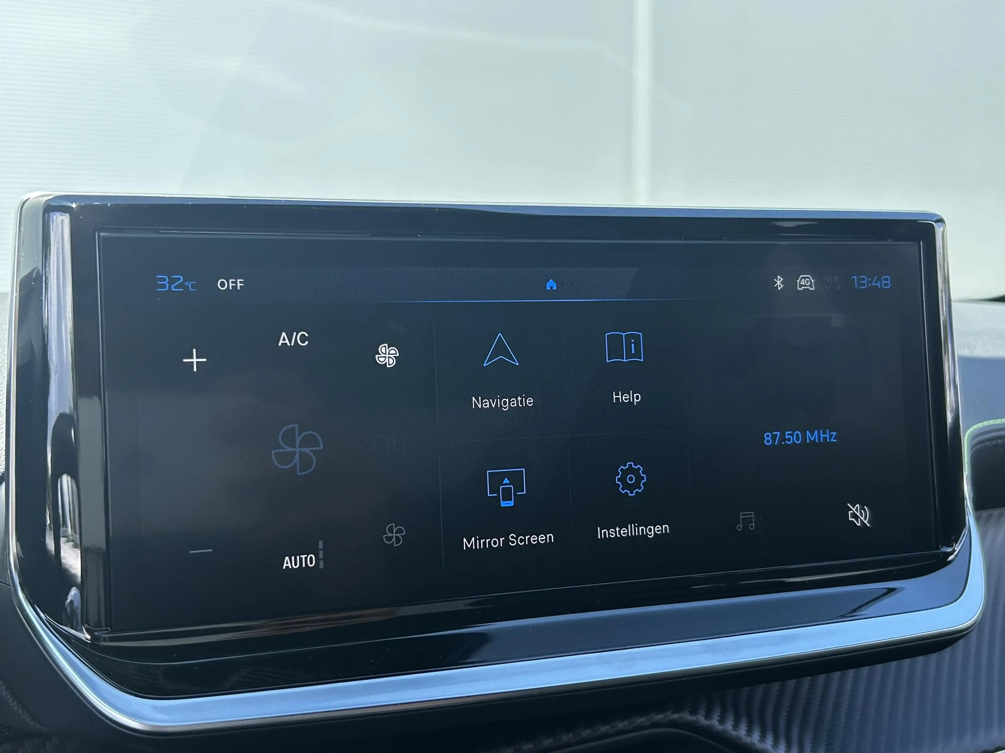 Peugeot 2008 1.2 Hybrid 145 GT 21% Korting | Camera | Adaptieve — photo 13