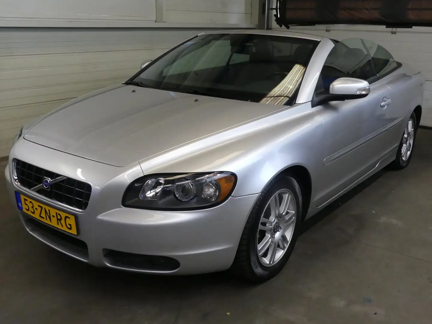 Volvo C70 Convertible 2.4i Momentum - Leer - Trekhaak - Mooi Gris - 1