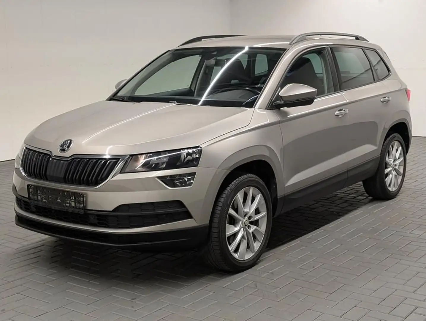 Skoda Karoq Style Navi/AHK/SHZ/Kam/Keyless/18 LM Beige - 1
