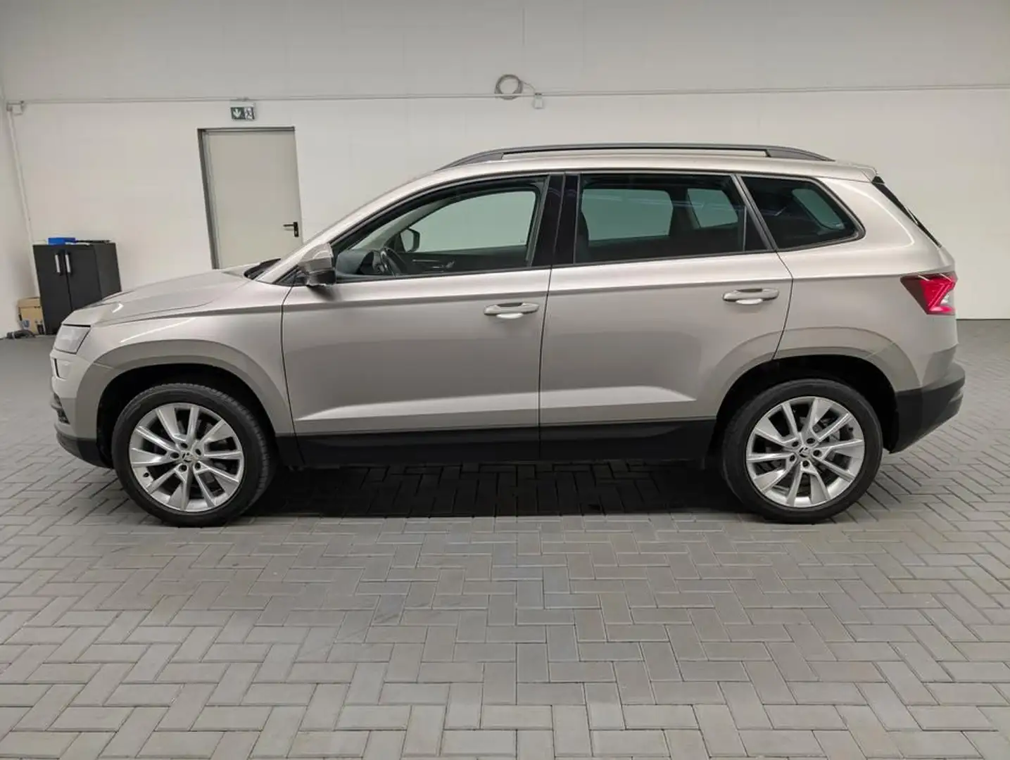 Skoda Karoq Style Navi/AHK/SHZ/Kam/Keyless/18 LM Beige - 2