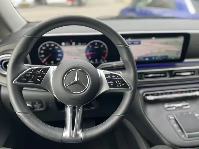 Mercedes-Benz V 300 view 8