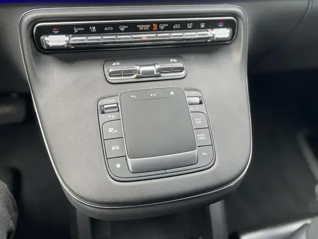 Mercedes-Benz V 300 view 11