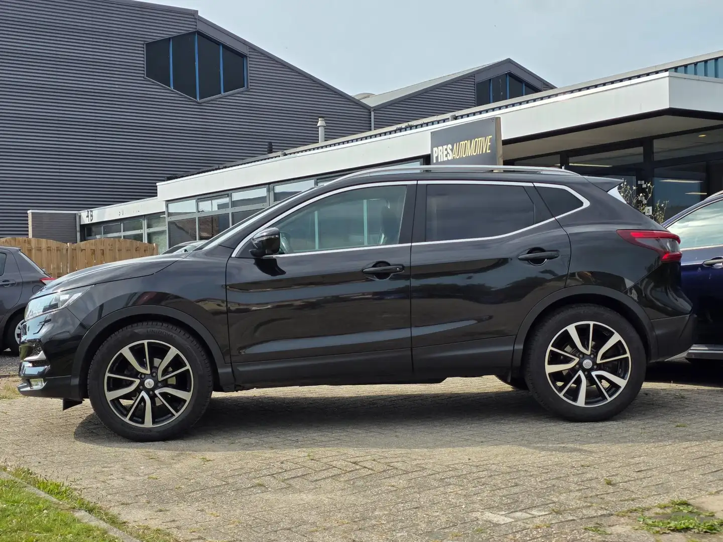Nissan Qashqai 1.2 Tekna 17" |AUTOMAAT|PANO|NAVI|CAMERA|PDC Zwart - 2