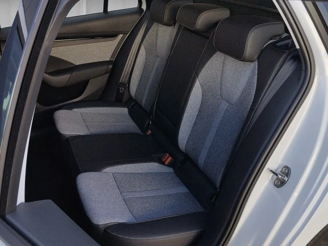 Skoda Octavia Combi 1.5 TSI Selection Facelift, миниатюра 9