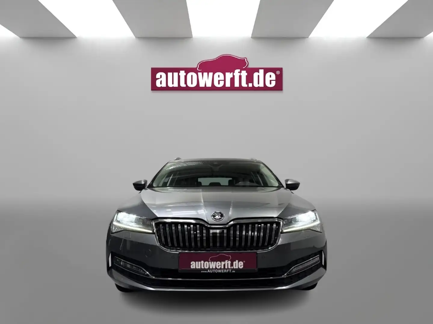 Skoda Superb 2.0 TDI DSG STYLE LED AHK STDHZG CAM NAVI PDC SHZ Gris - 2