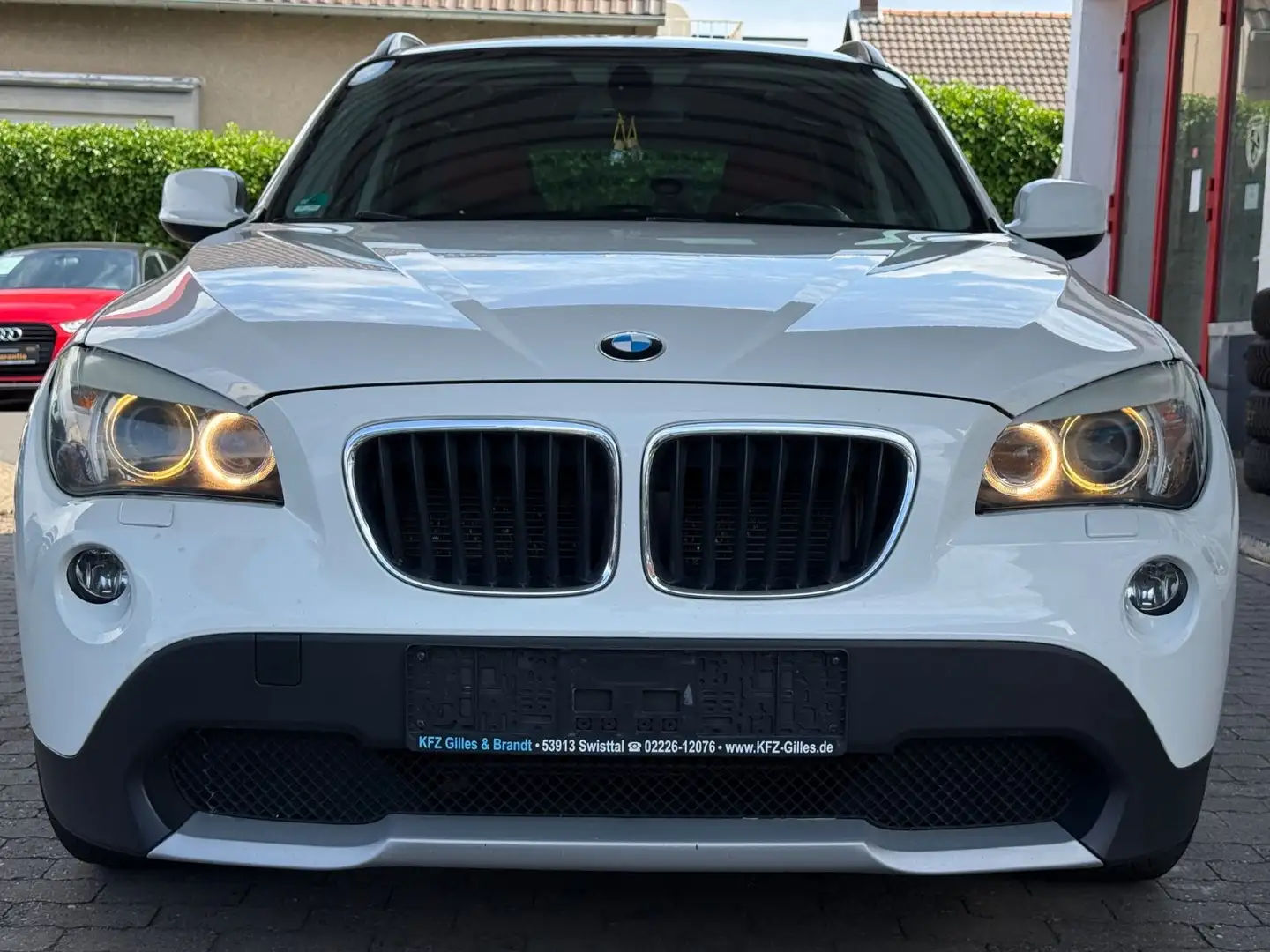 BMW X1 20d sDrive/PANORAMA/NAVI/AHK/KLIMA/SHZ Weiß - 2