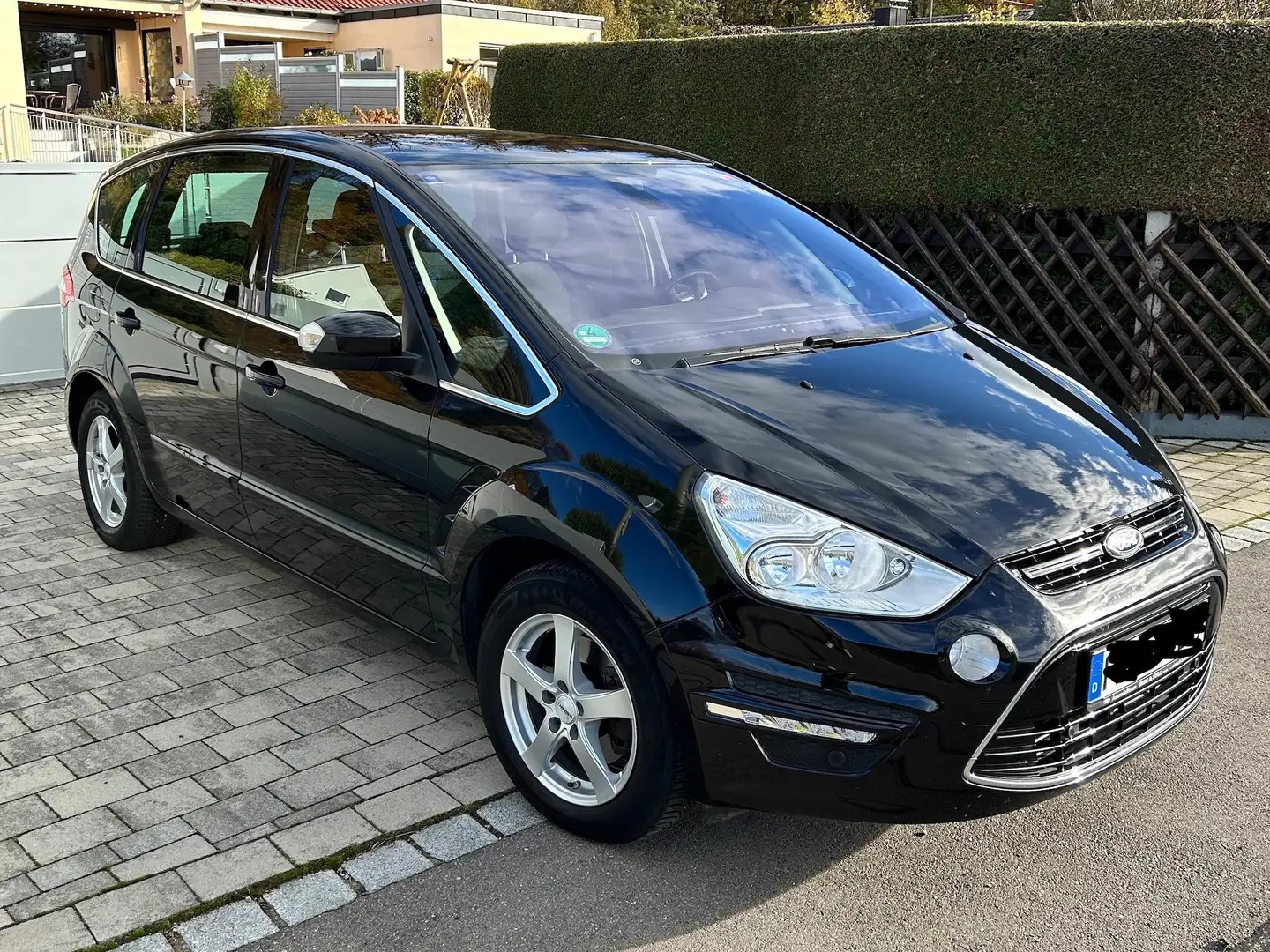 Ford S-Max Titanium 1,6 ECO 118 kw / 160 PS Schwarz - 1