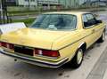 Mercedes-Benz 230 W123 Geel - thumbnail 5