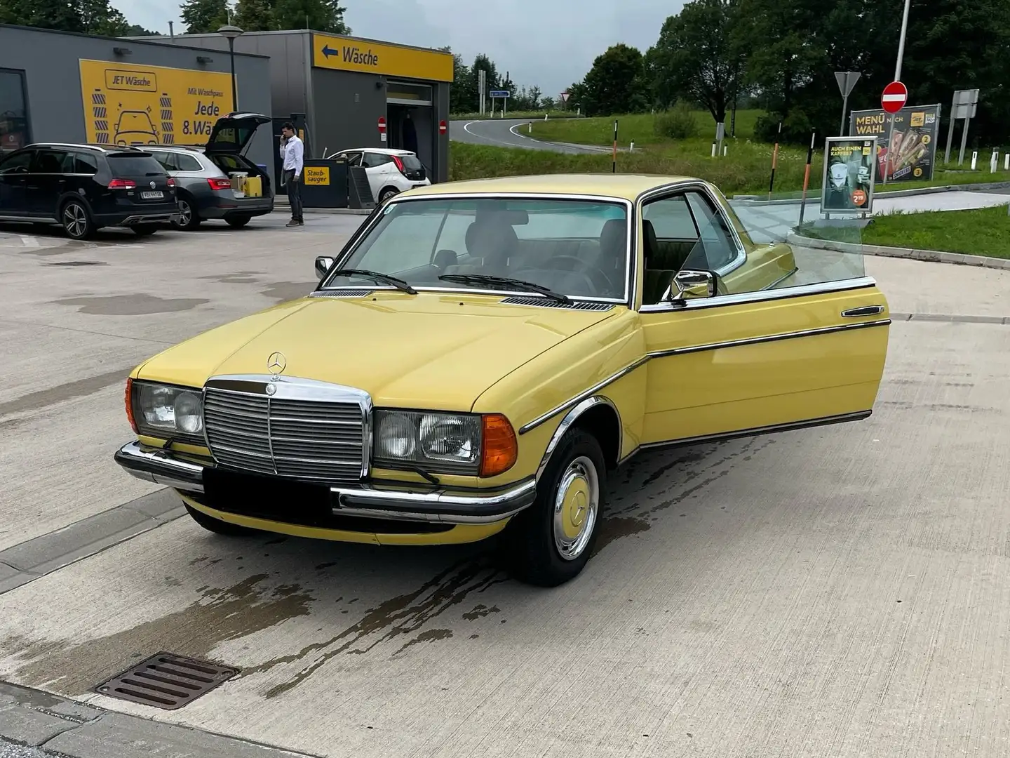 Mercedes-Benz 230 W123 Gelb - 2