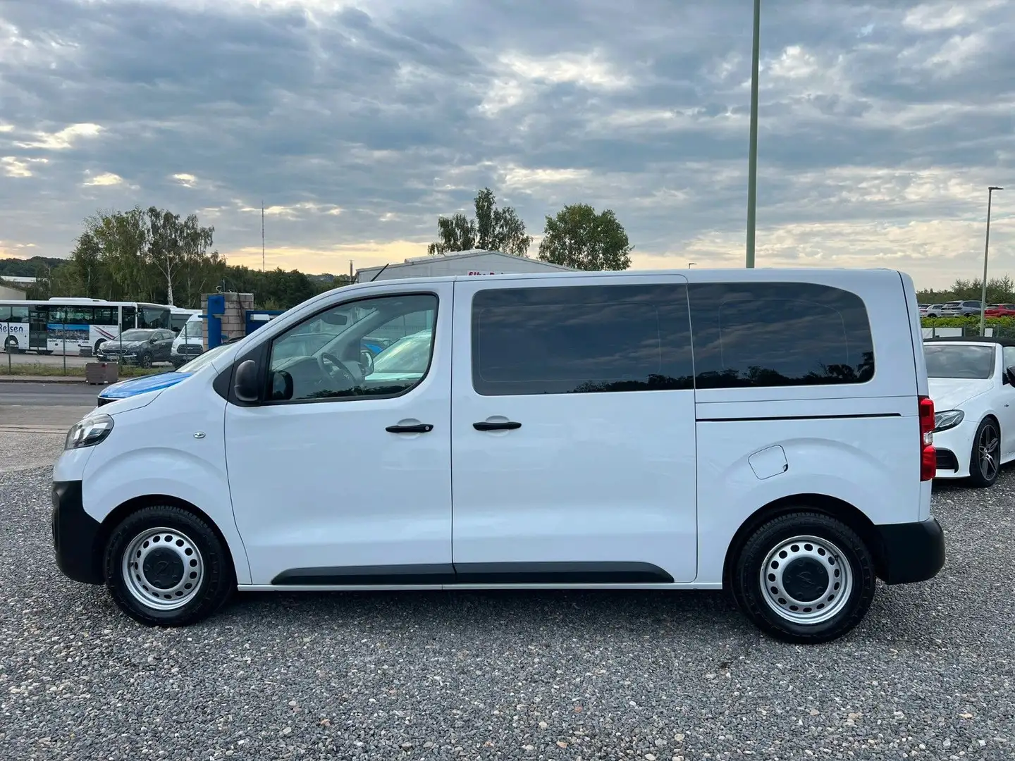 Opel Vivaro VIVARO-9SITZE-NAVI-DAB-KAMERA-TEMPOMAT-KLIMA Weiß - 2