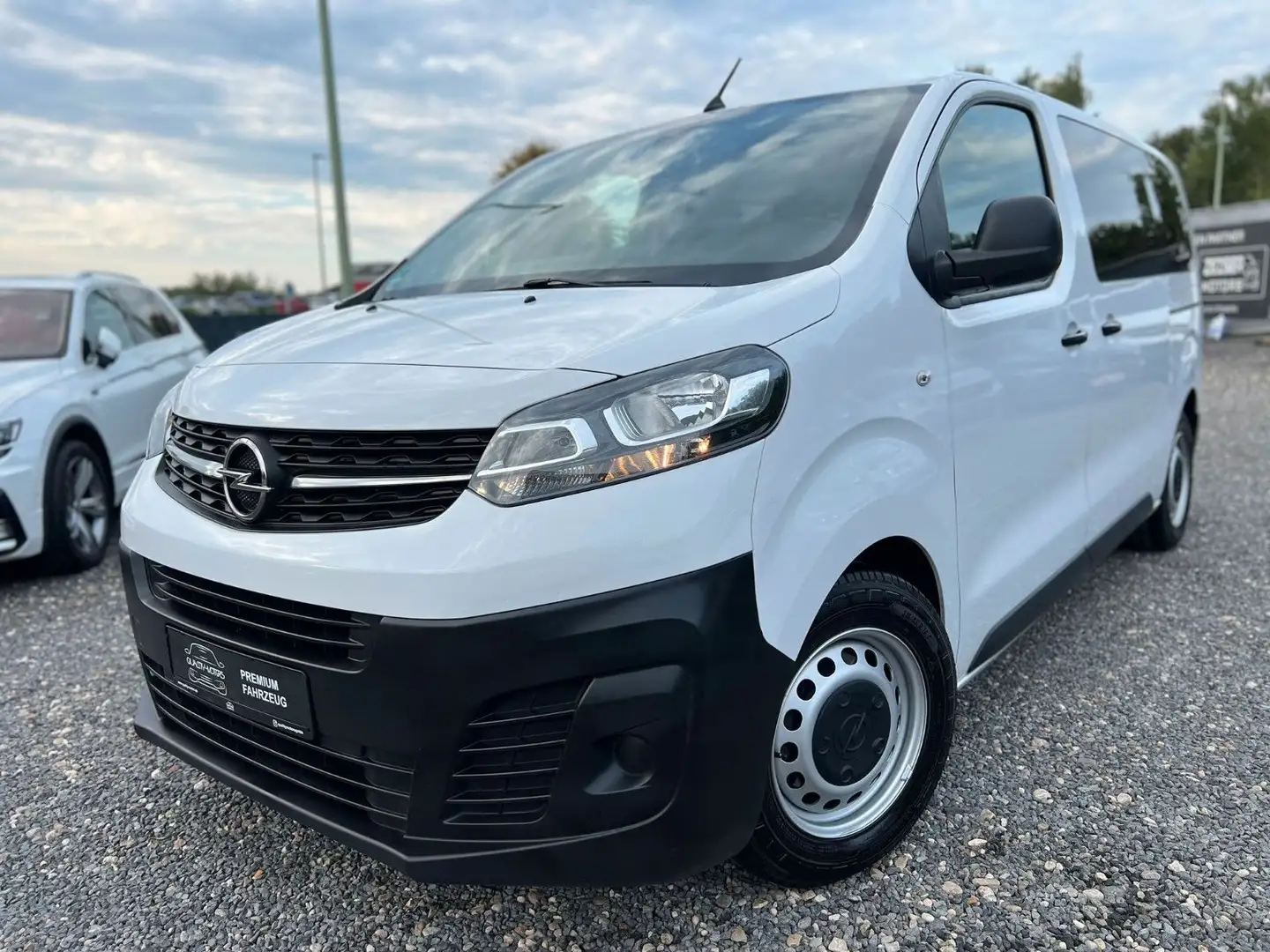 Opel Vivaro VIVARO-9SITZE-NAVI-DAB-KAMERA-TEMPOMAT-KLIMA Weiß - 1