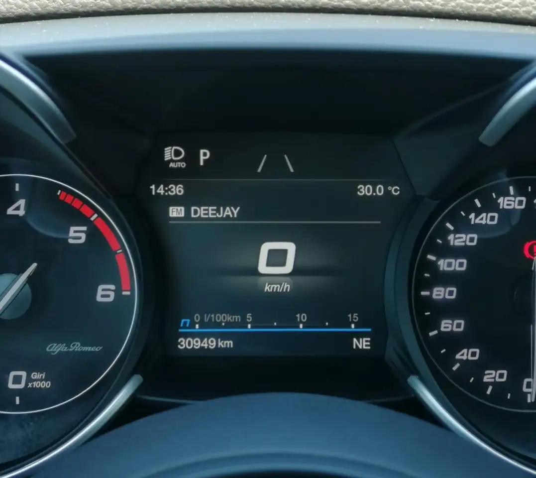 Alfa Romeo Giulia 2023 — фото 14