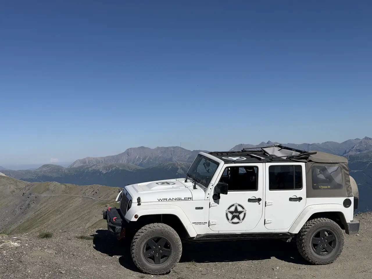 Jeep Wrangler Unlimited 2.8 crd Black edition auto — photo 1 of 6
