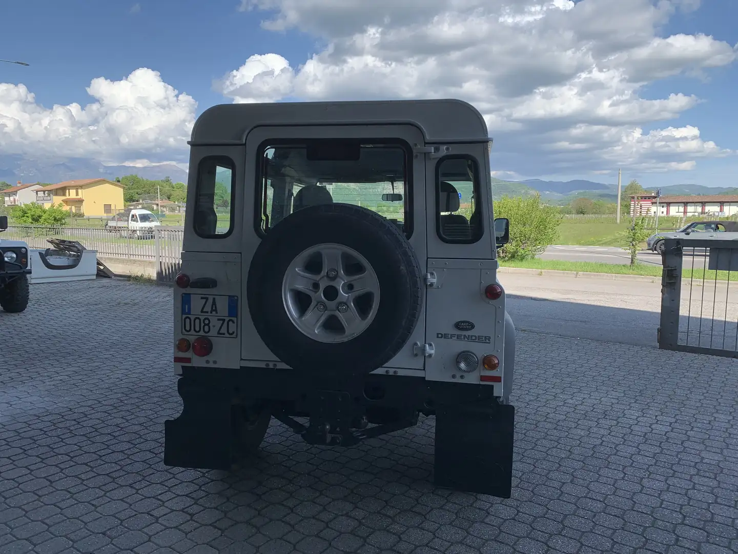 Land Rover Defender 90 2.2 td LE SW - 2