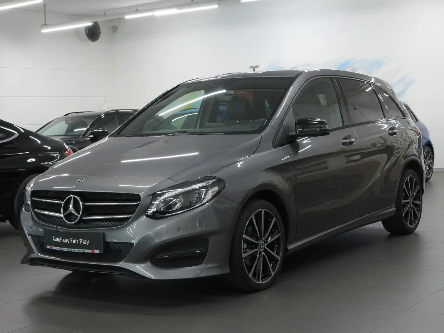 Mercedes-Benz B 180 d Edition Urban Aut./LED/Nightp./U-Frei! Grau - 1