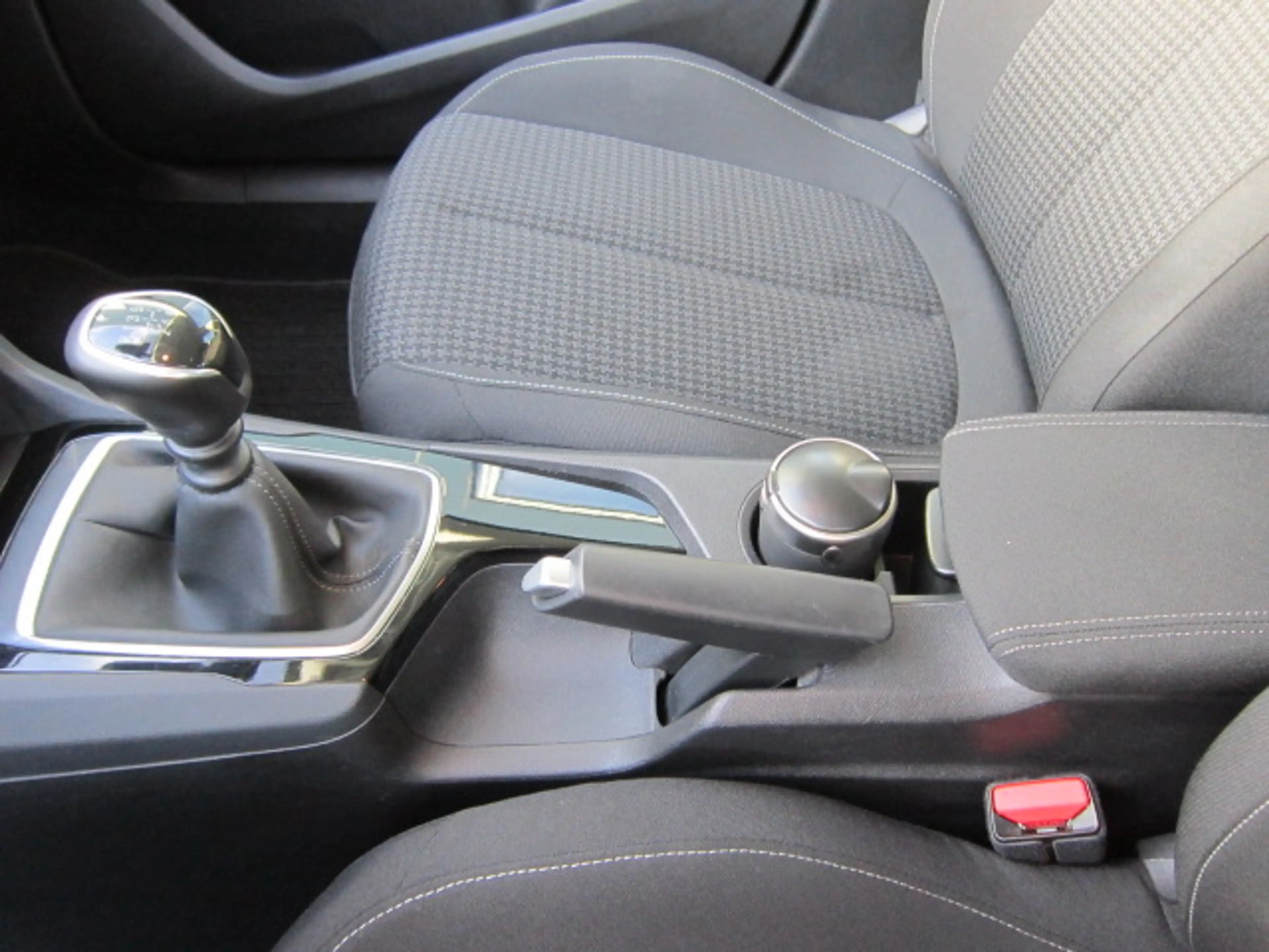 Peugeot 308 Active PureTech 130 GPF Stop&Start — photo 15