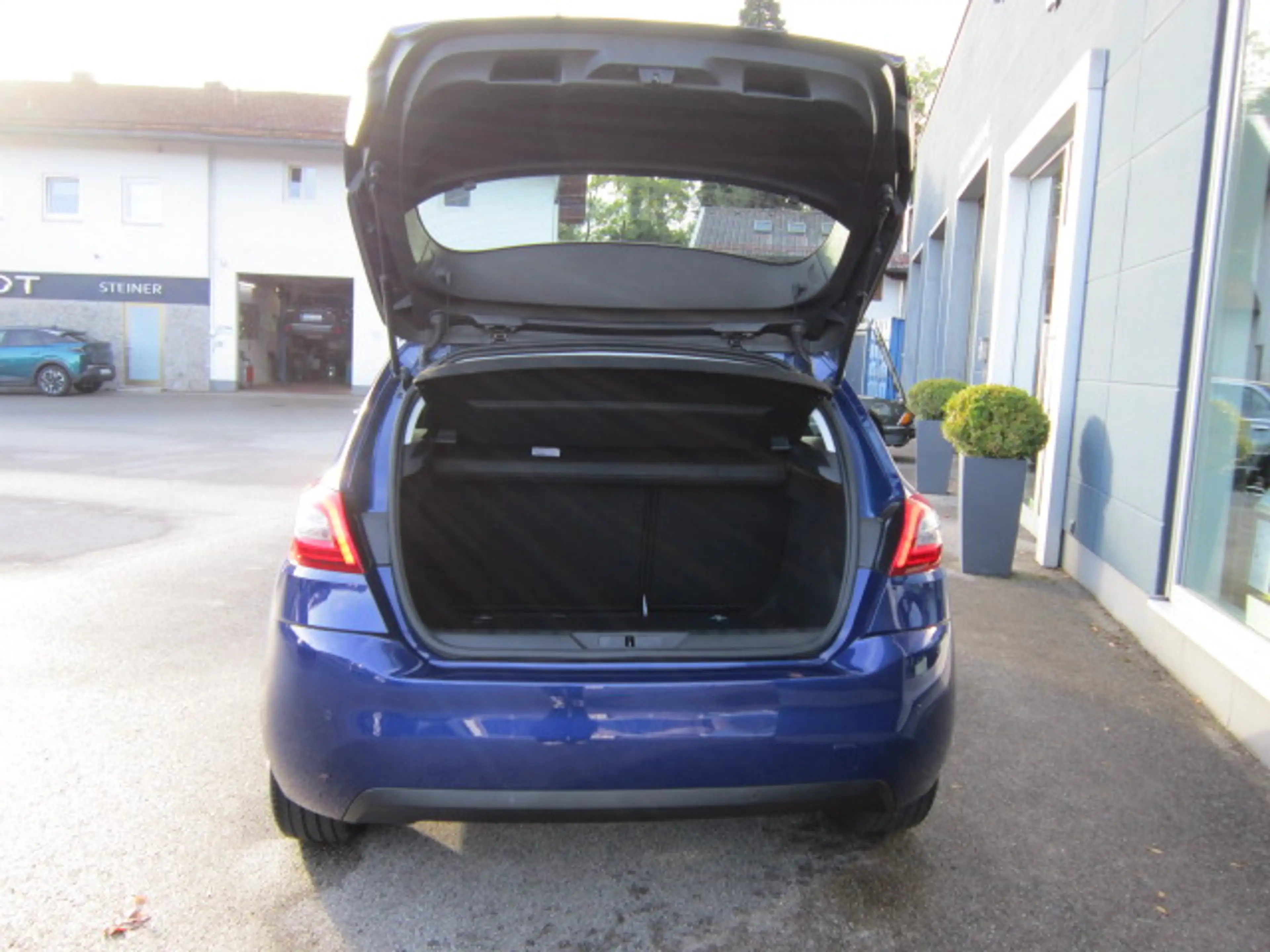 Peugeot 308 Active PureTech 130 GPF Stop&Start — photo 9