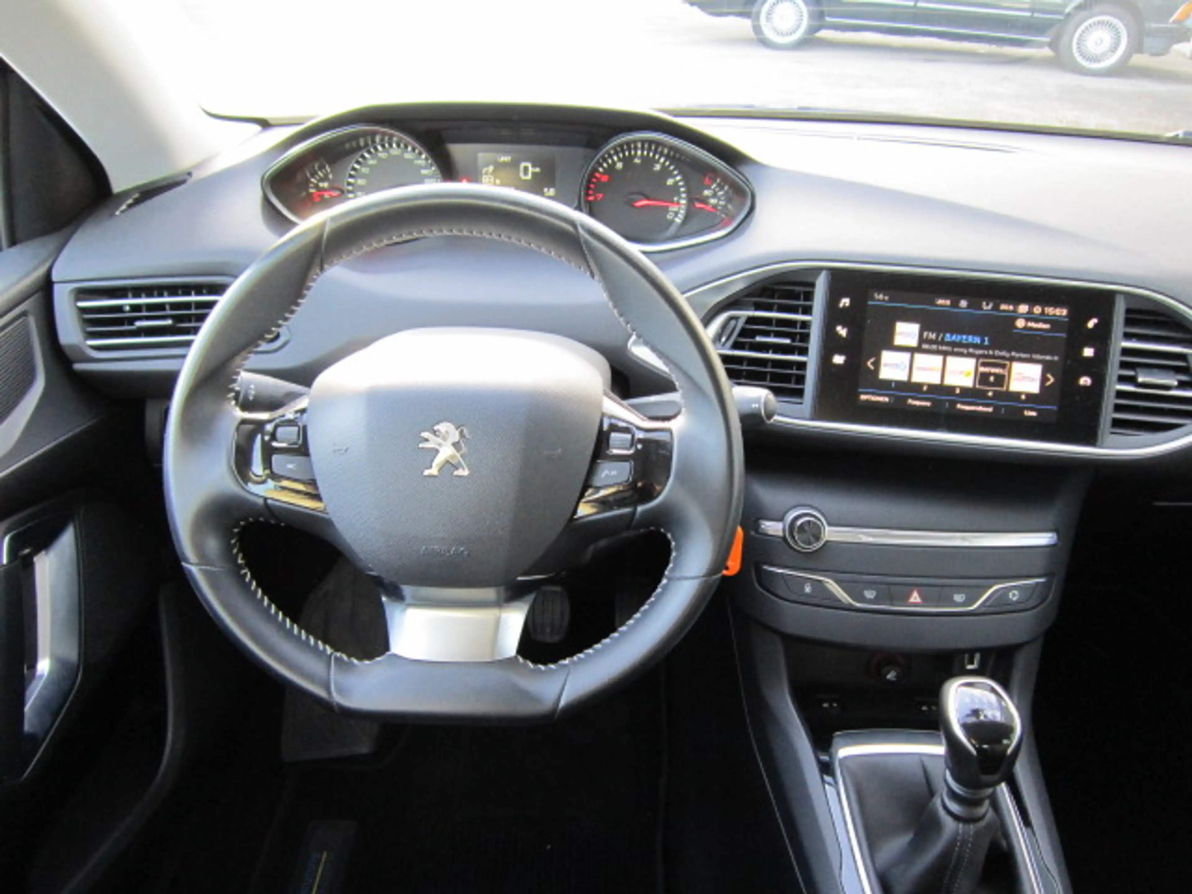 Peugeot 308 Active PureTech 130 GPF Stop&Start — photo 11