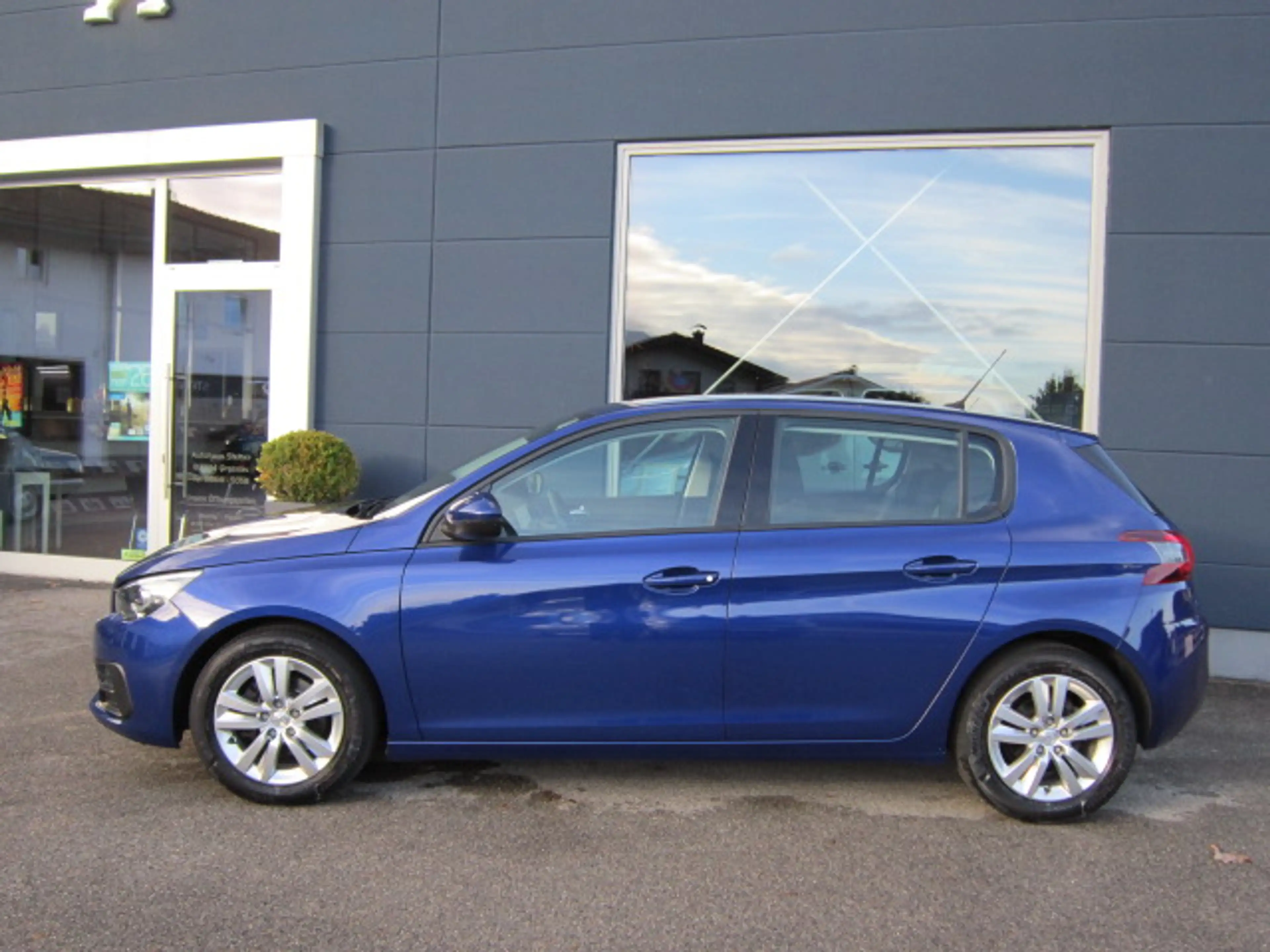 Peugeot 308 Active PureTech 130 GPF Stop&Start — photo 2