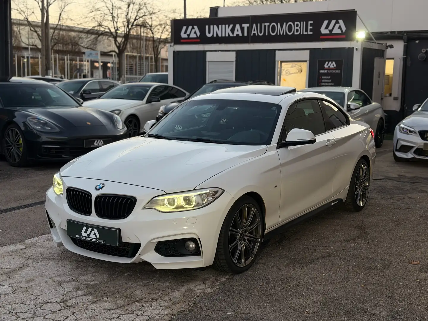 BMW 220 220d M-Paket *Schiebedach* Keyless* SZH* Weiß - 1