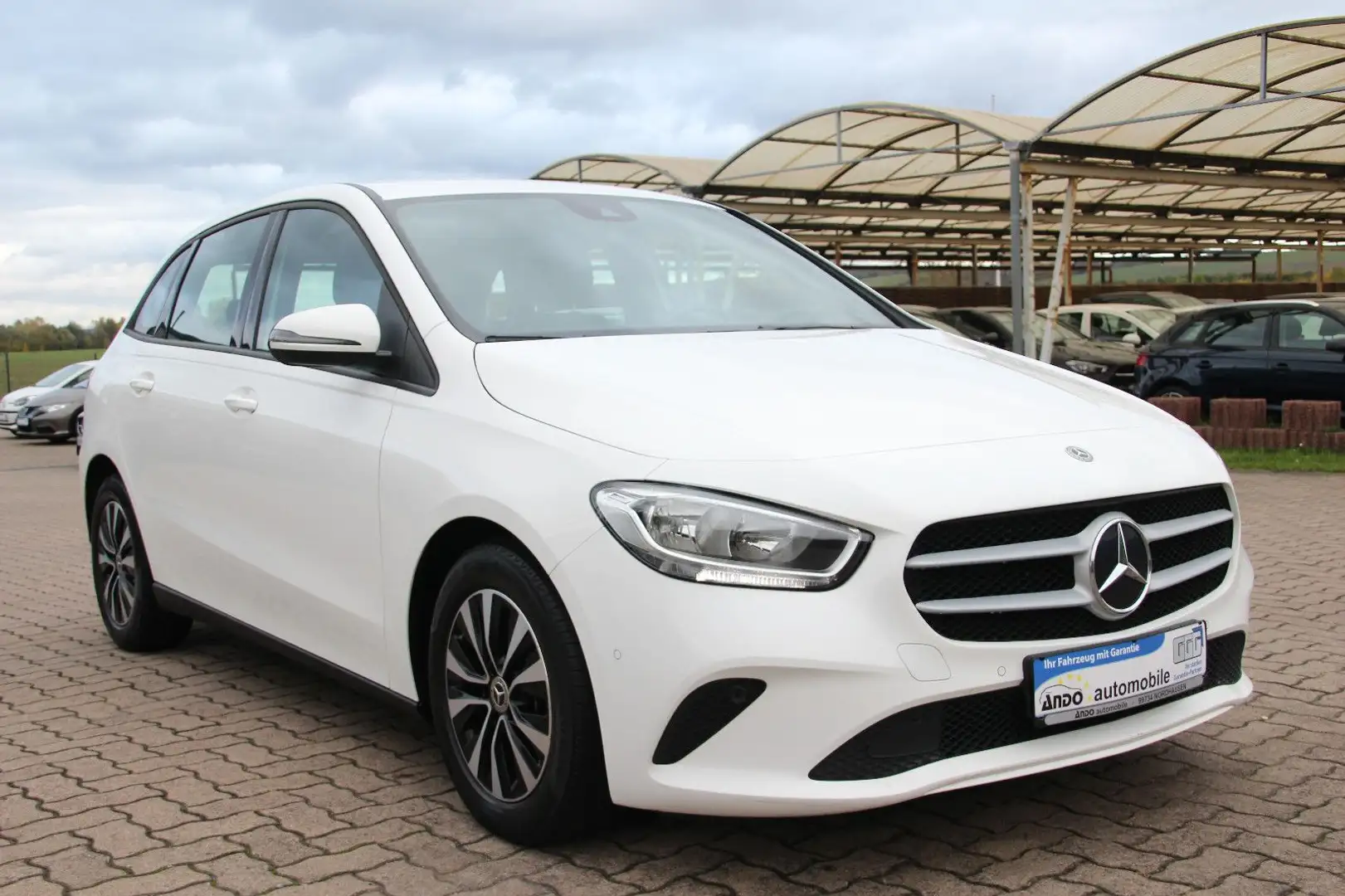 Mercedes-Benz B 180 B180d Business MBUX/Teilleder/Navi/Spurhalte/AHK Weiß - 2