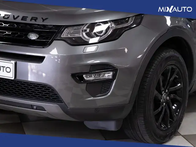 Land Rover Discovery Sport view 9