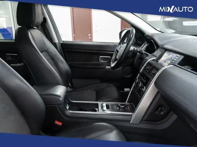 Land Rover Discovery Sport view 14