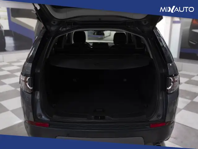 Land Rover Discovery Sport view 7