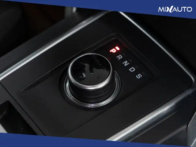 Land Rover Discovery Sport view 13