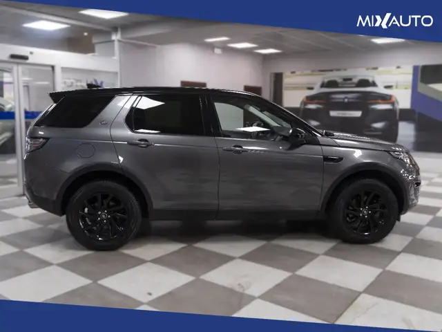 Land Rover Discovery Sport view 6