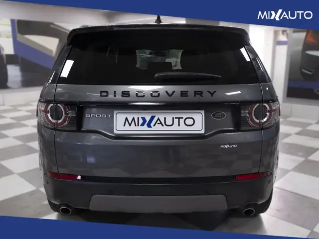 Land Rover Discovery Sport view 4