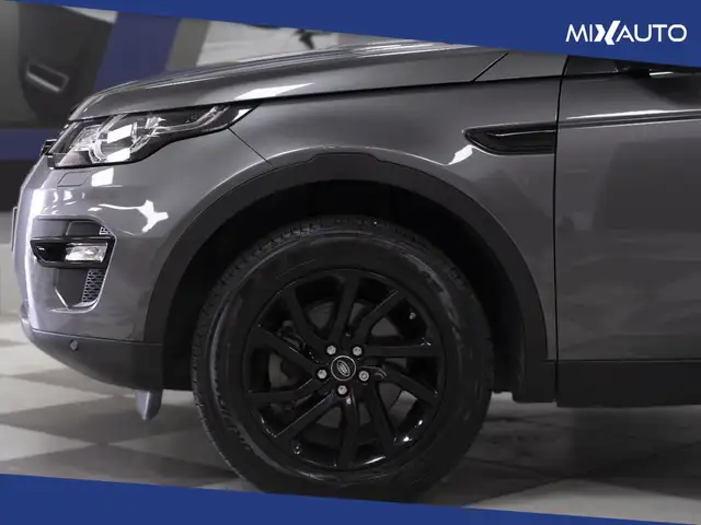 Land Rover Discovery Sport view 8