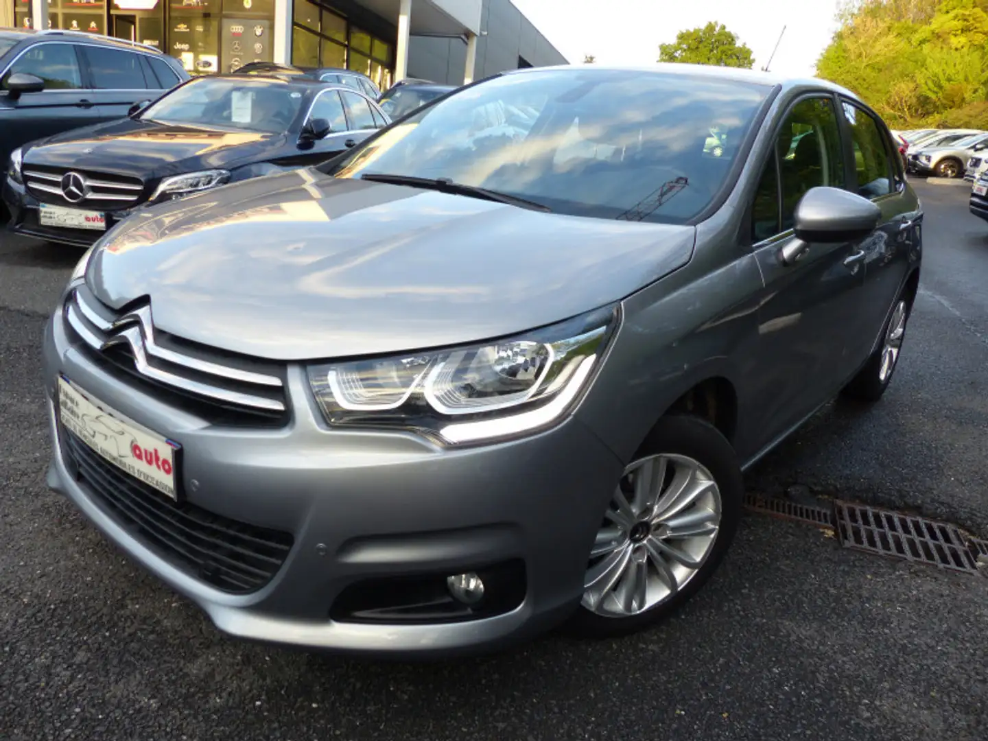 Citroen C4 PURETECH 110CH FEEL Gris - 1
