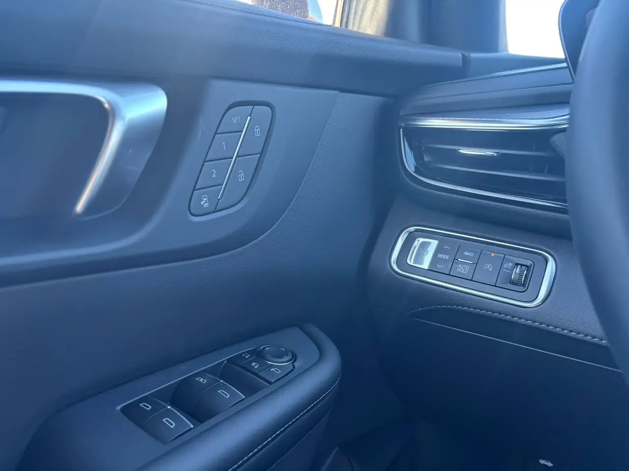 Buick Enclave снимка Buick Enclave