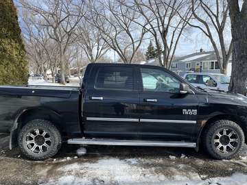 4WD Crew Cab 140.5  SLT