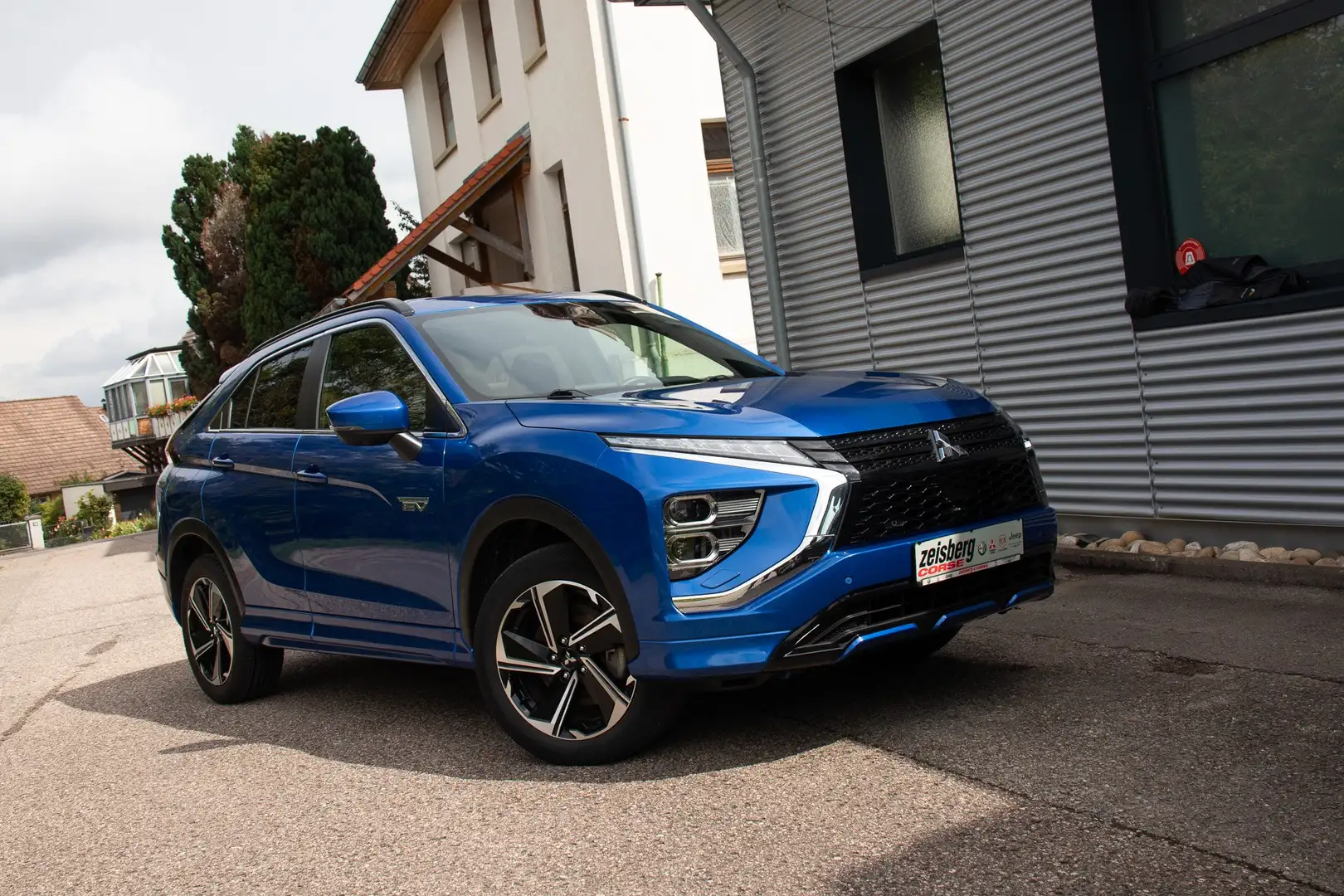 Mitsubishi Eclipse Cross 2.4 Plus Select PHEV 4WD AT LED Navi Blau - 1